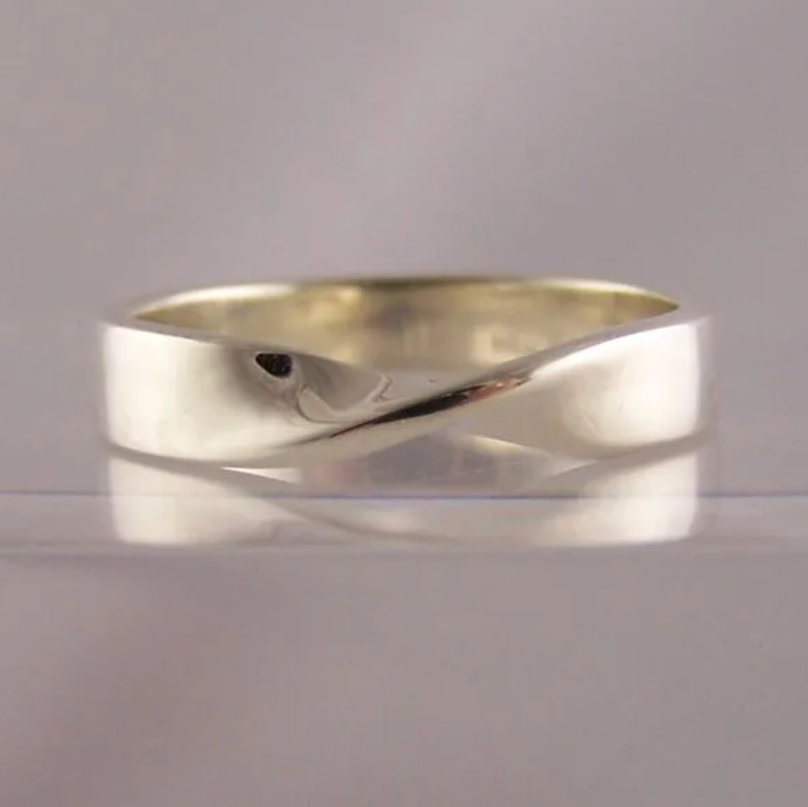 Shaped wedding rings - Twist Ring